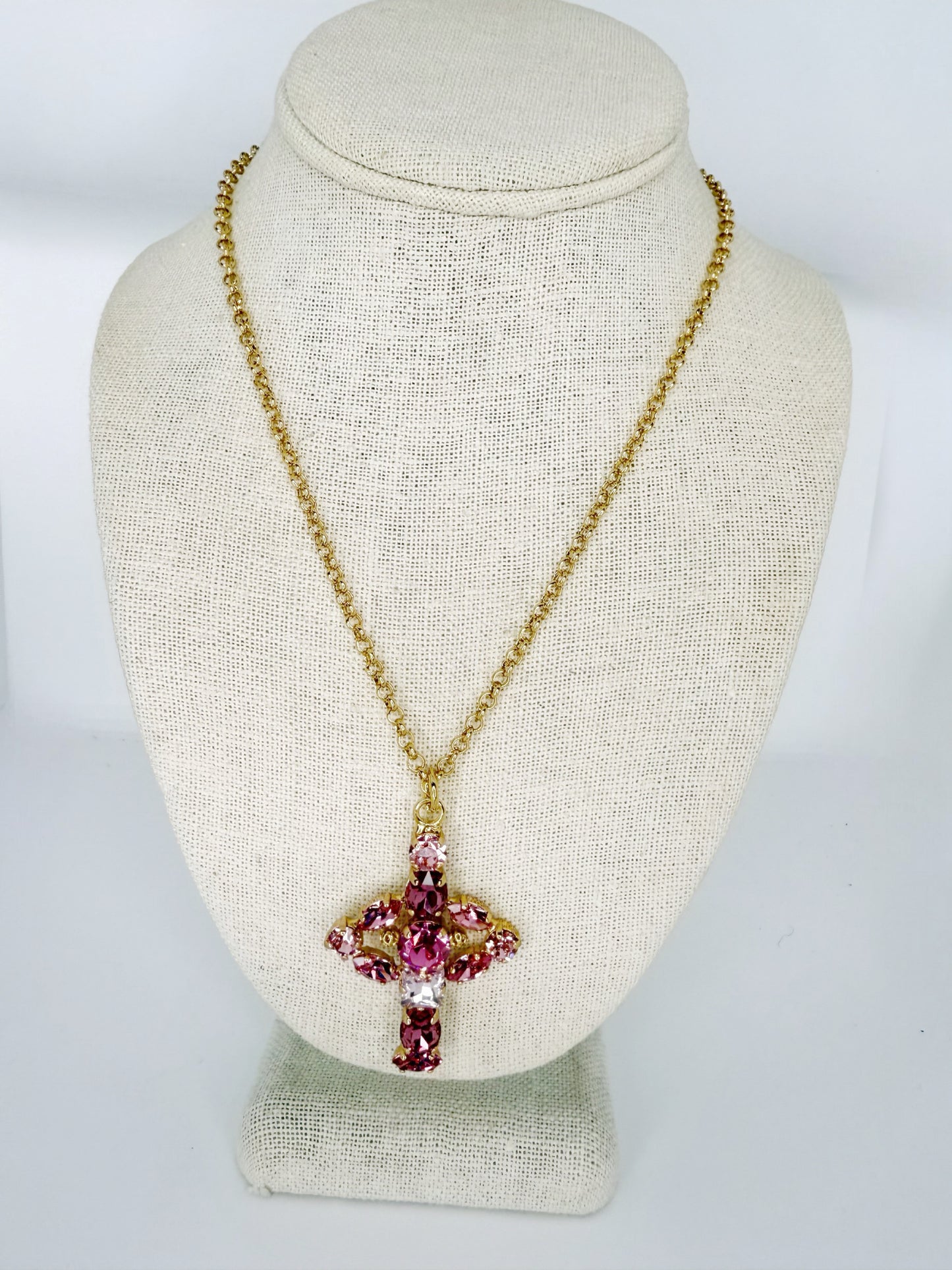MonnaLuna Short Cross Necklace
