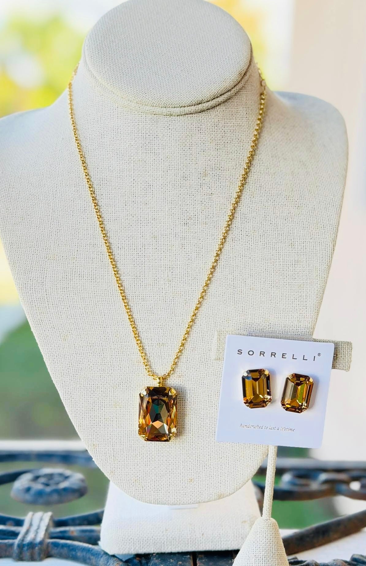 Viretta pendant set- light Colorado $125